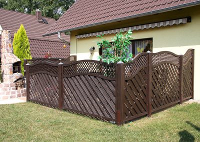 Sichtschutz aus Holz auf Terrasse